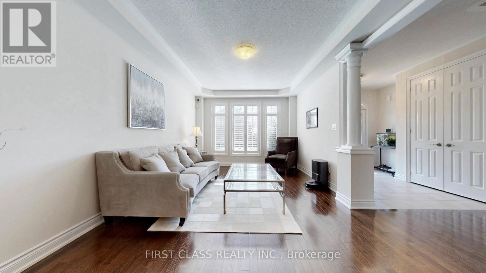 93 Royal West Drive, Brampton, Ontario  L6X 0V8 - Photo 4 - W12989854