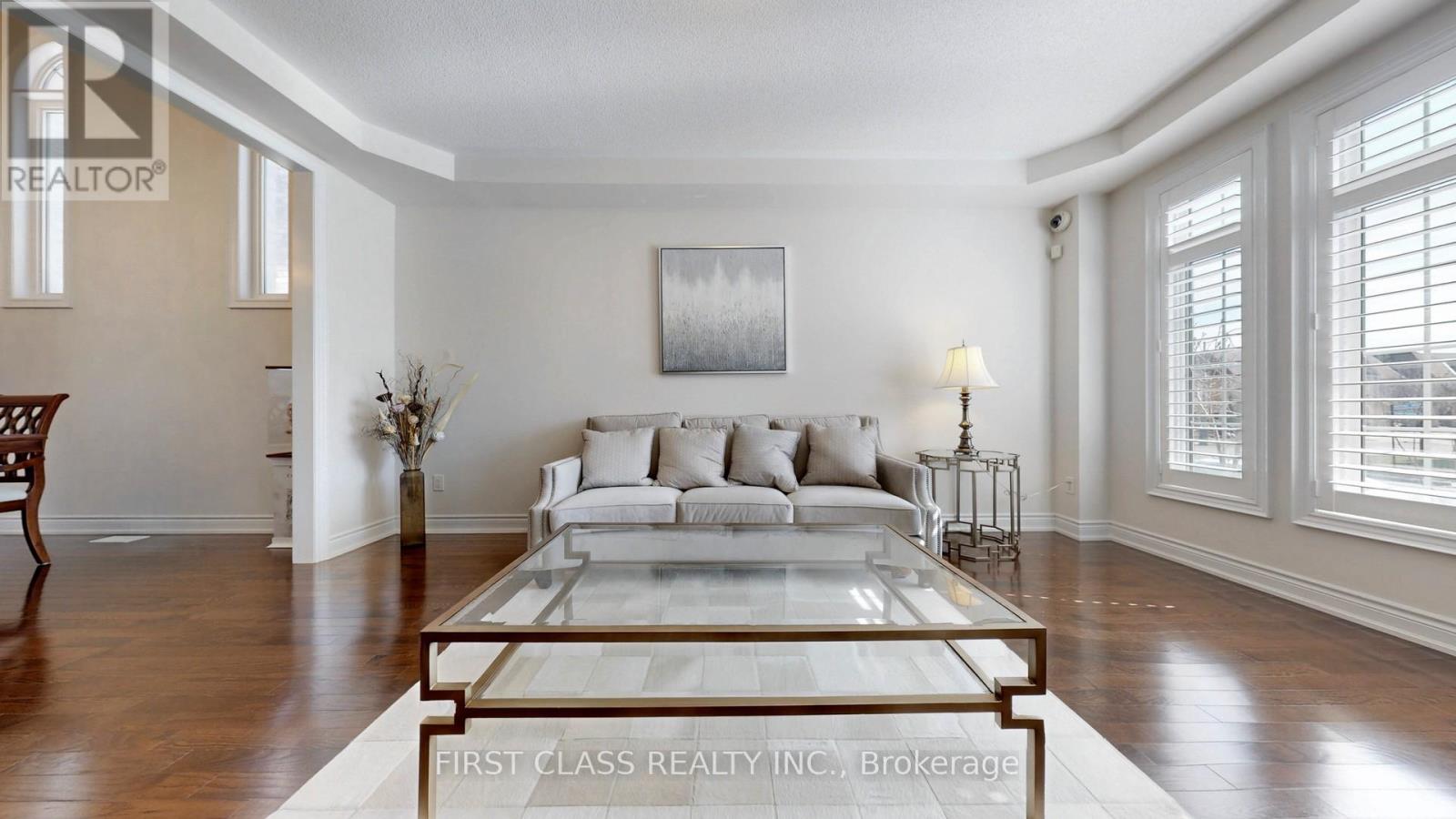 93 Royal West Drive, Brampton, Ontario  L6X 0V8 - Photo 5 - W12989854