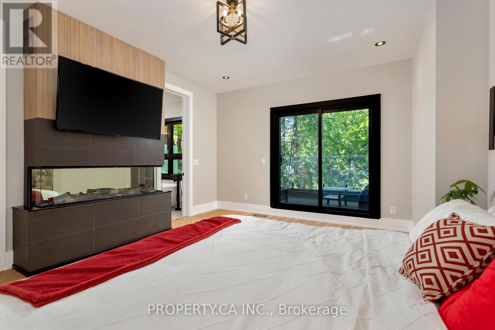 58 Farningham Crescent, Toronto, Ontario  M9B 3B6 - Photo 12 - W12989902