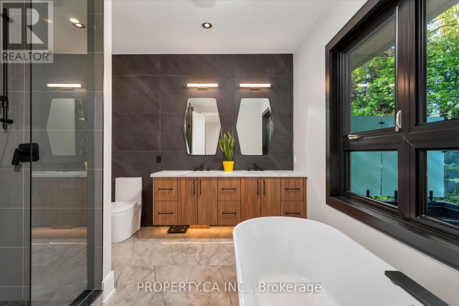 58 Farningham Crescent, Toronto, Ontario  M9B 3B6 - Photo 15 - W12989902