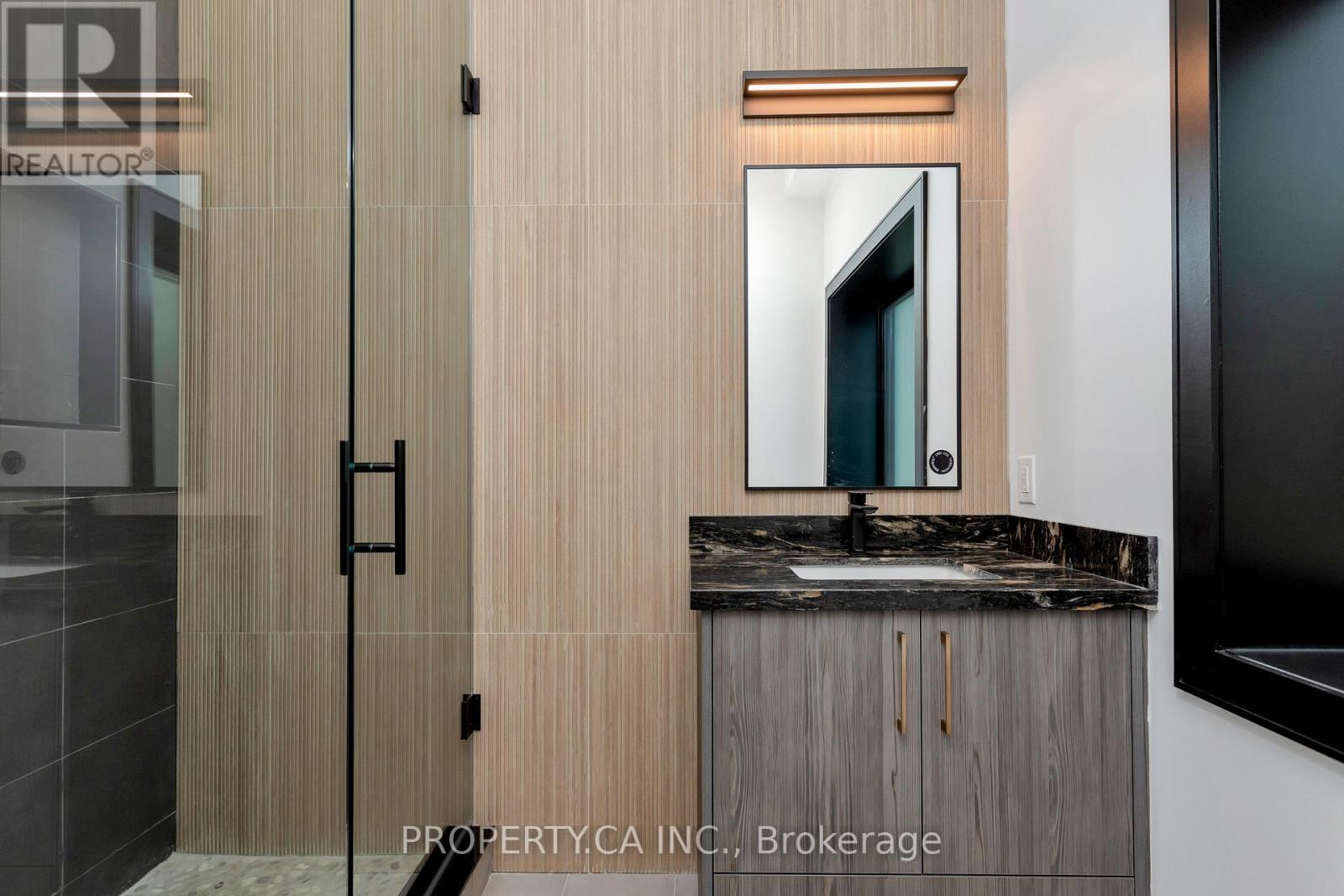 58 Farningham Crescent, Toronto, Ontario  M9B 3B6 - Photo 25 - W12989902