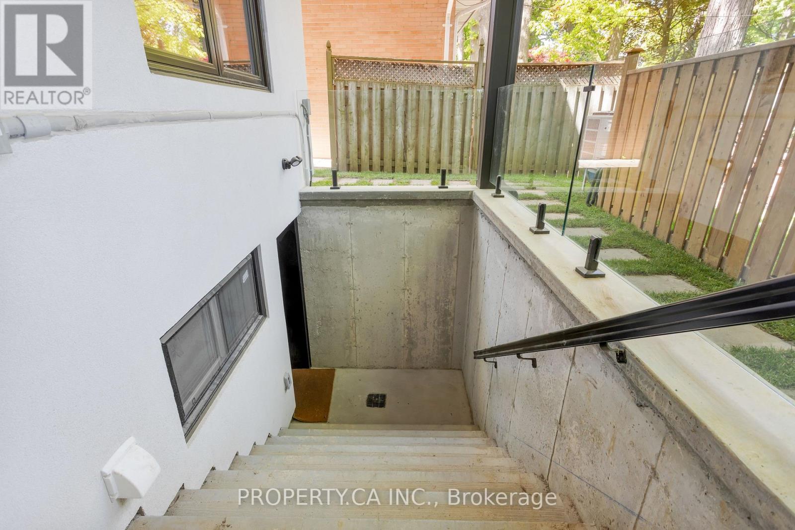 58 Farningham Crescent, Toronto, Ontario  M9B 3B6 - Photo 27 - W12989902