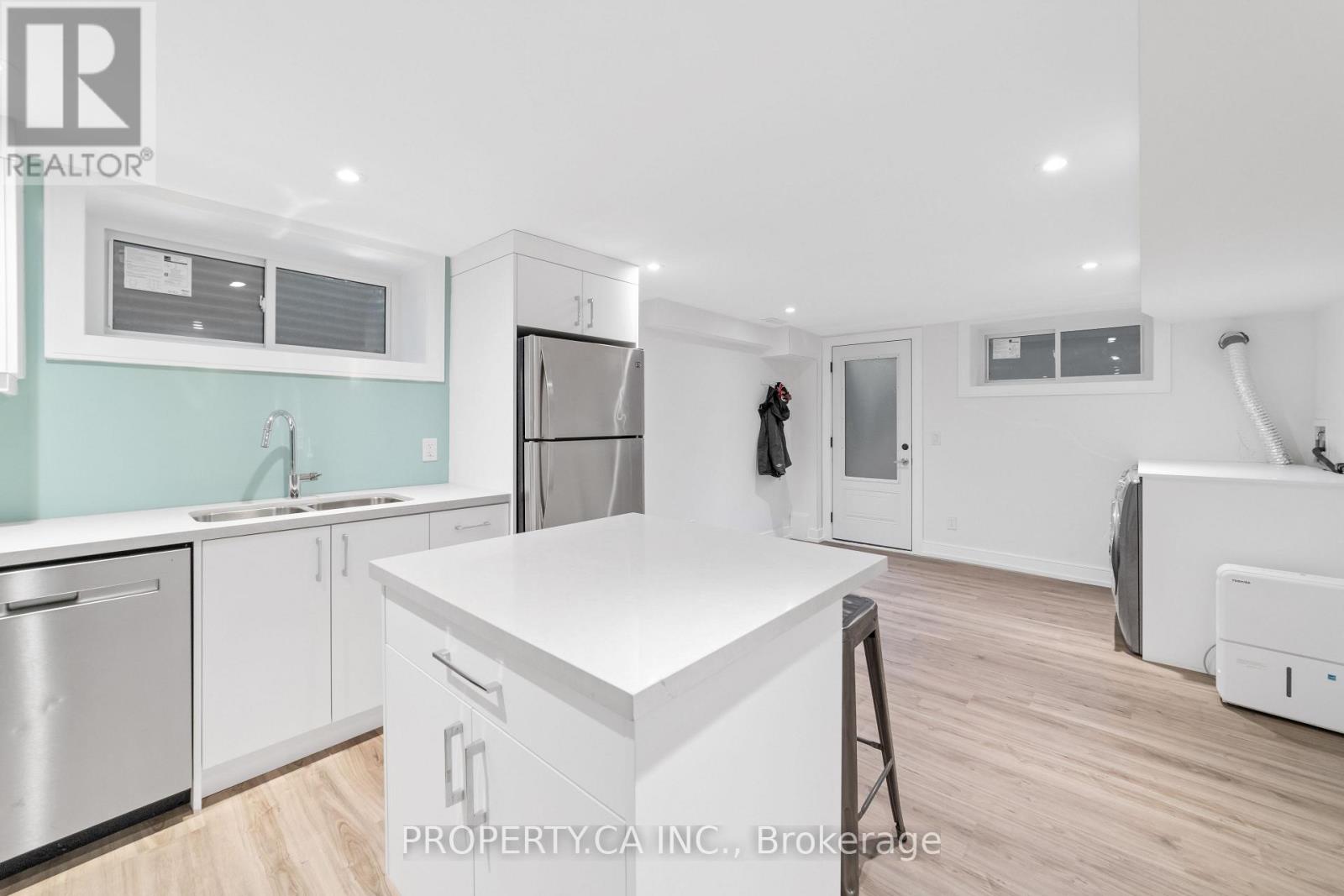 58 Farningham Crescent, Toronto, Ontario  M9B 3B6 - Photo 30 - W12989902