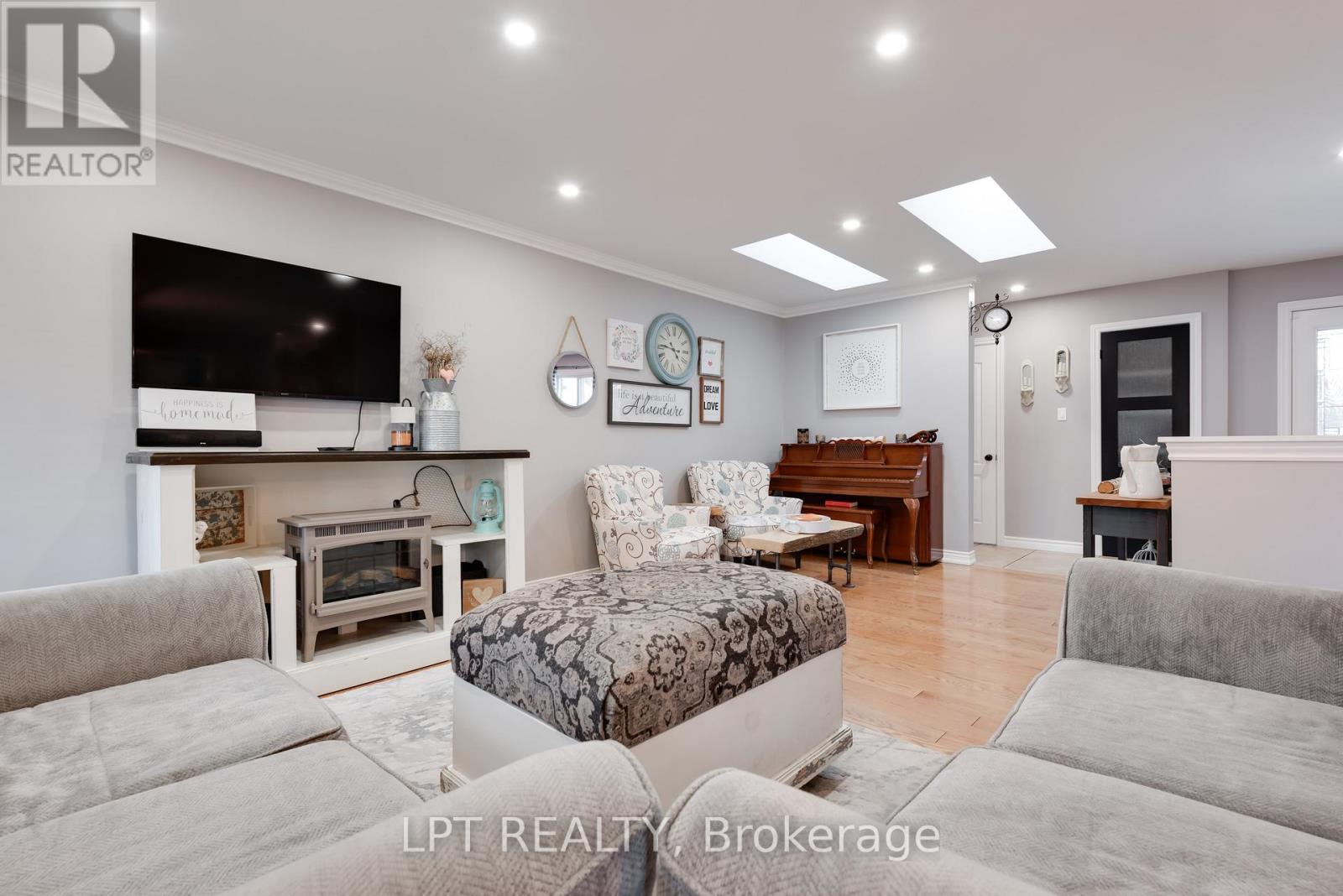 34 Cedar Creek Road, Springwater, Ontario  L9X 0P5 - Photo 4 - S12944004