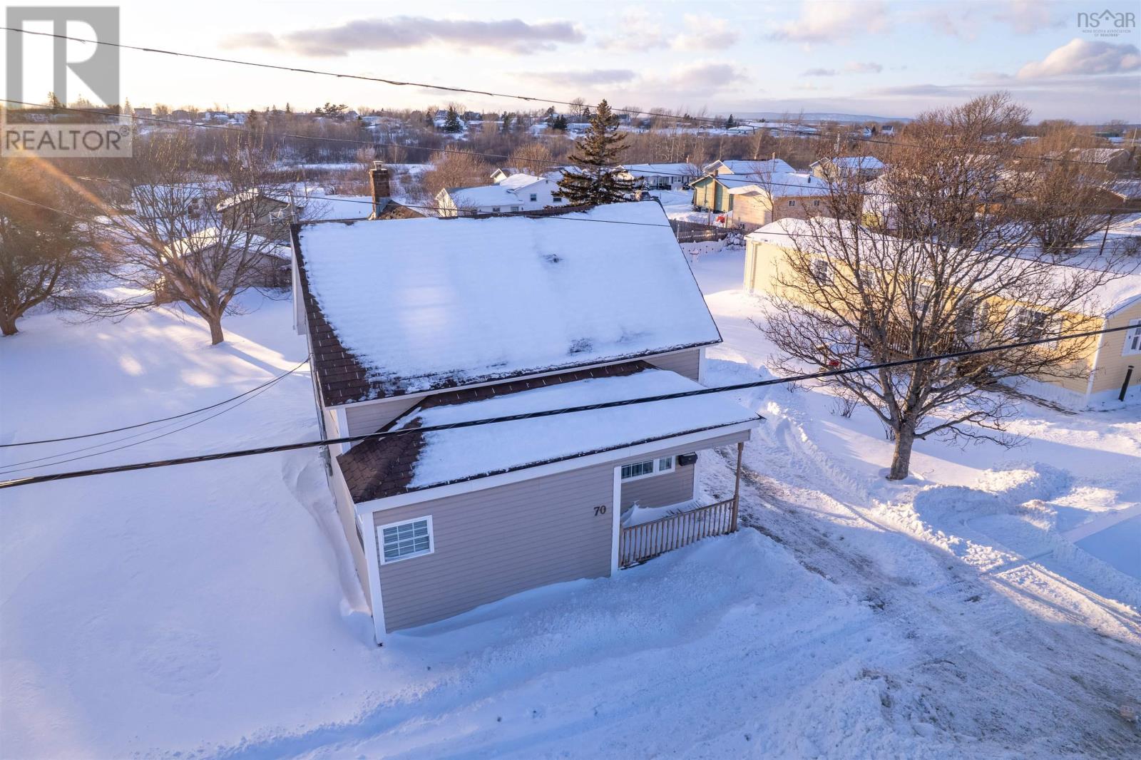 70 Fraser Avenue, Sydney Mines, Nova Scotia  B1V 2C3 - Photo 3 - 202601449