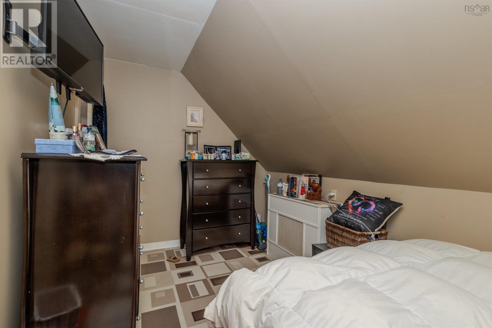 70 Fraser Avenue, Sydney Mines, Nova Scotia  B1V 2C3 - Photo 33 - 202601449