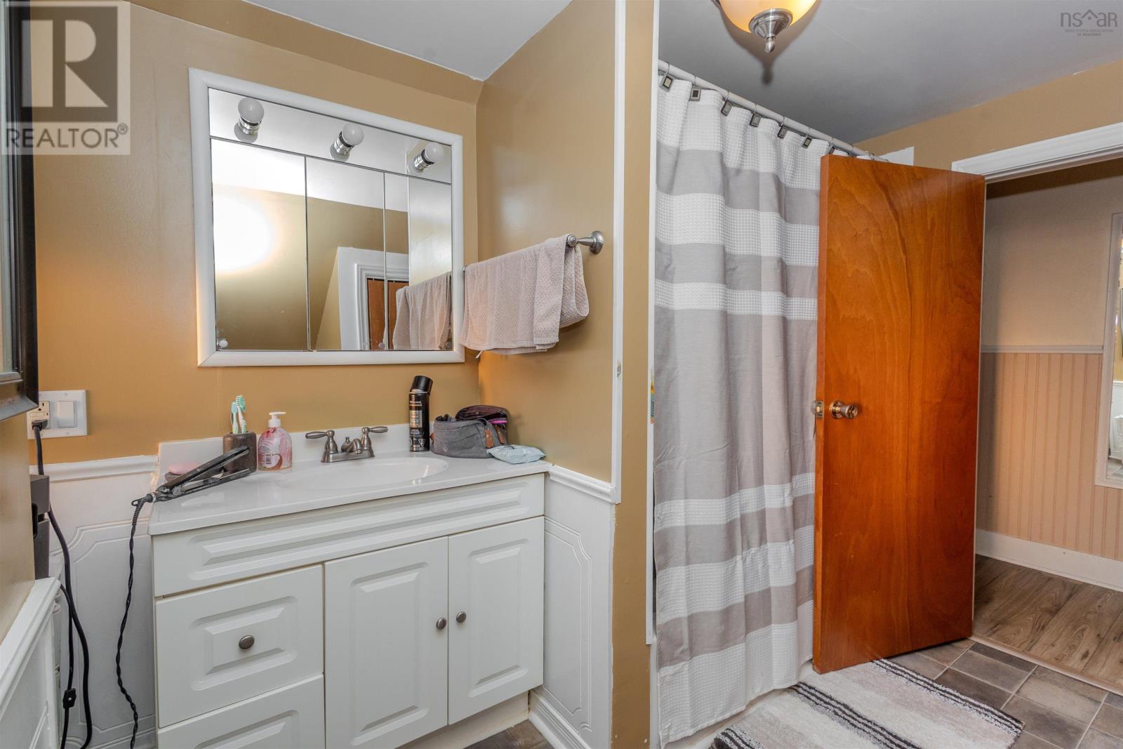 70 Fraser Avenue, Sydney Mines, Nova Scotia  B1V 2C3 - Photo 29 - 202601449