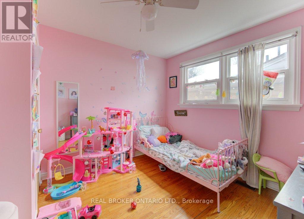 109 Eton Drive, Kitchener, Ontario  N2B 1N1 - Photo 12 - X12989618