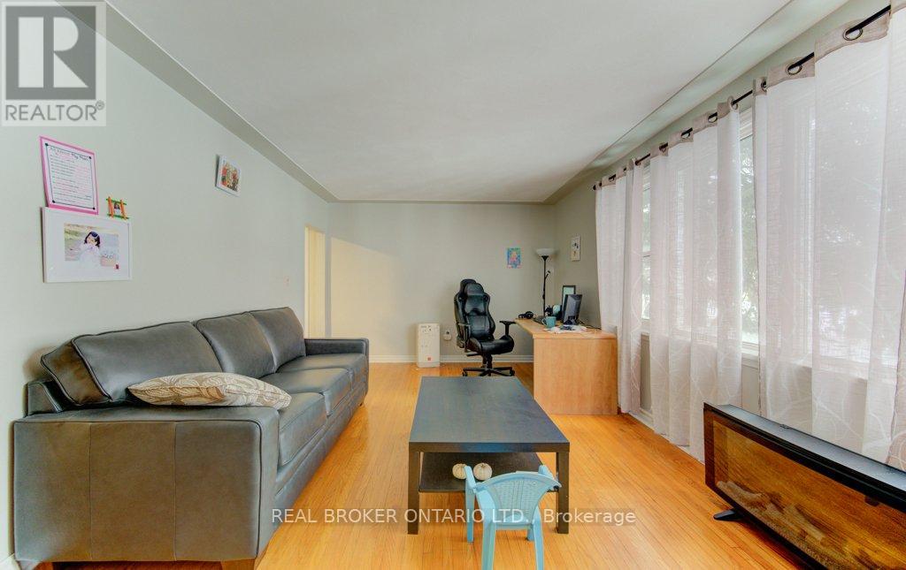 109 Eton Drive, Kitchener, Ontario  N2B 1N1 - Photo 17 - X12989618