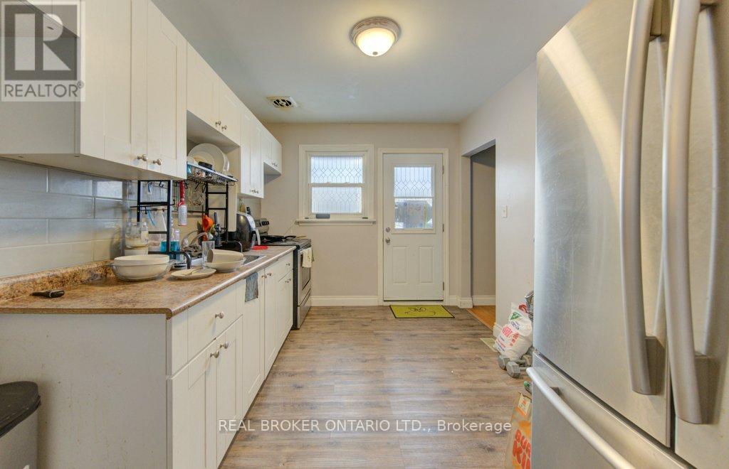 109 Eton Drive, Kitchener, Ontario  N2B 1N1 - Photo 28 - X12989618