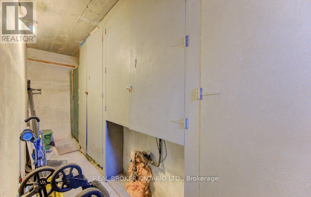 109 Eton Drive, Kitchener, Ontario  N2B 1N1 - Photo 5 - X12989618