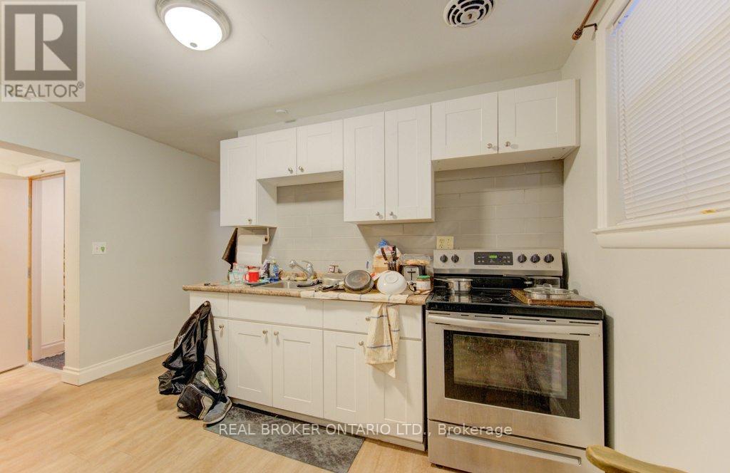 109 Eton Drive, Kitchener, Ontario  N2B 1N1 - Photo 9 - X12989618