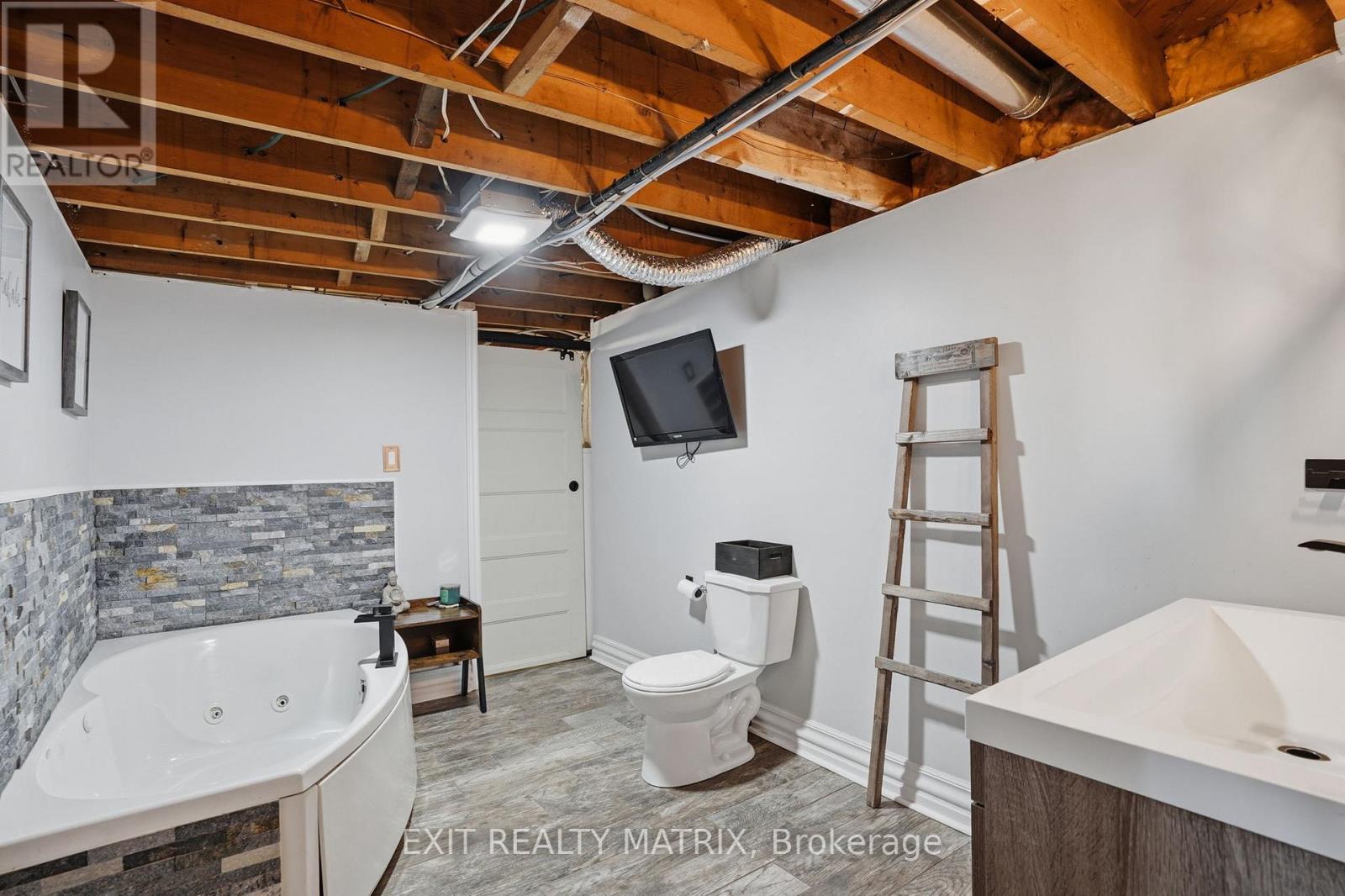 635 Front Road W, Champlain, Ontario K0B 1K0 - Photo 23 - X12849820