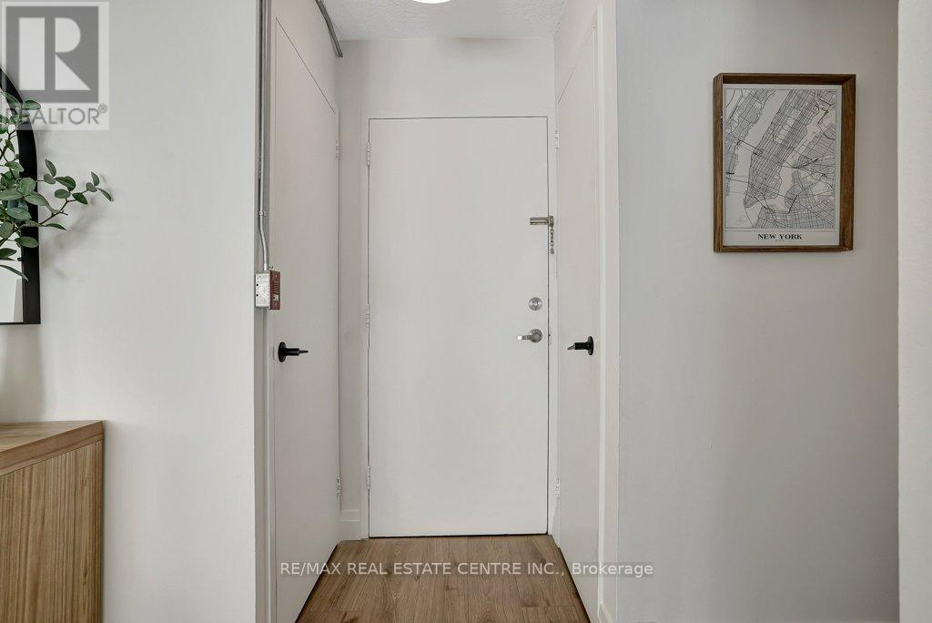 107 - 1100 Courtland Avenue E, Kitchener, Ontario  N2C 2H9 - Photo 4 - X12989668