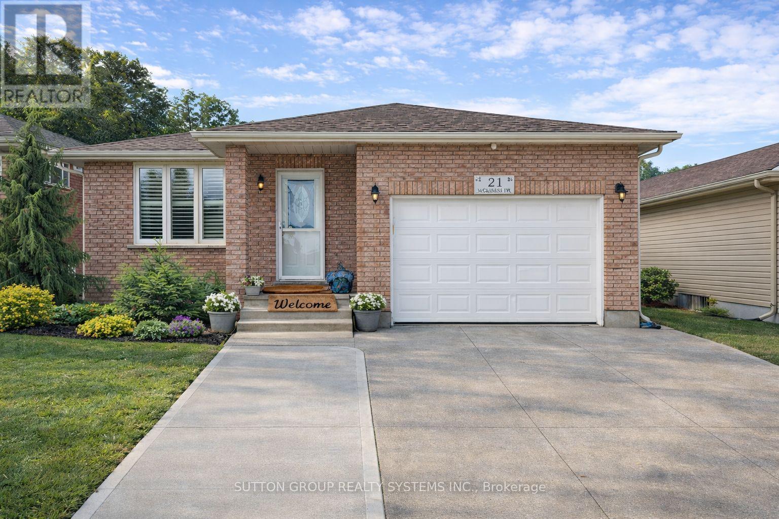 21 MCGUINESS DRIVE, Brantford, Ontario