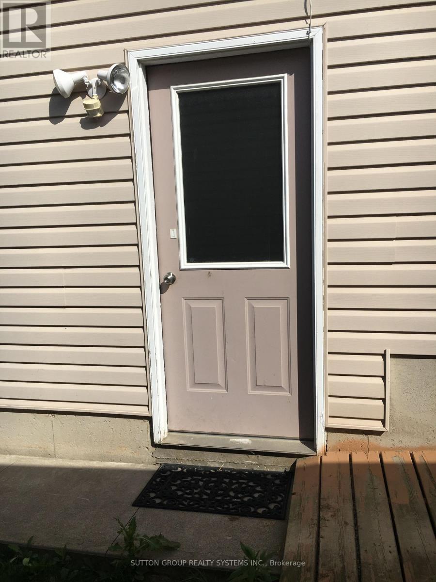 21 Mcguiness Drive, Brantford, Ontario  N3T 6M5 - Photo 2 - X12989880