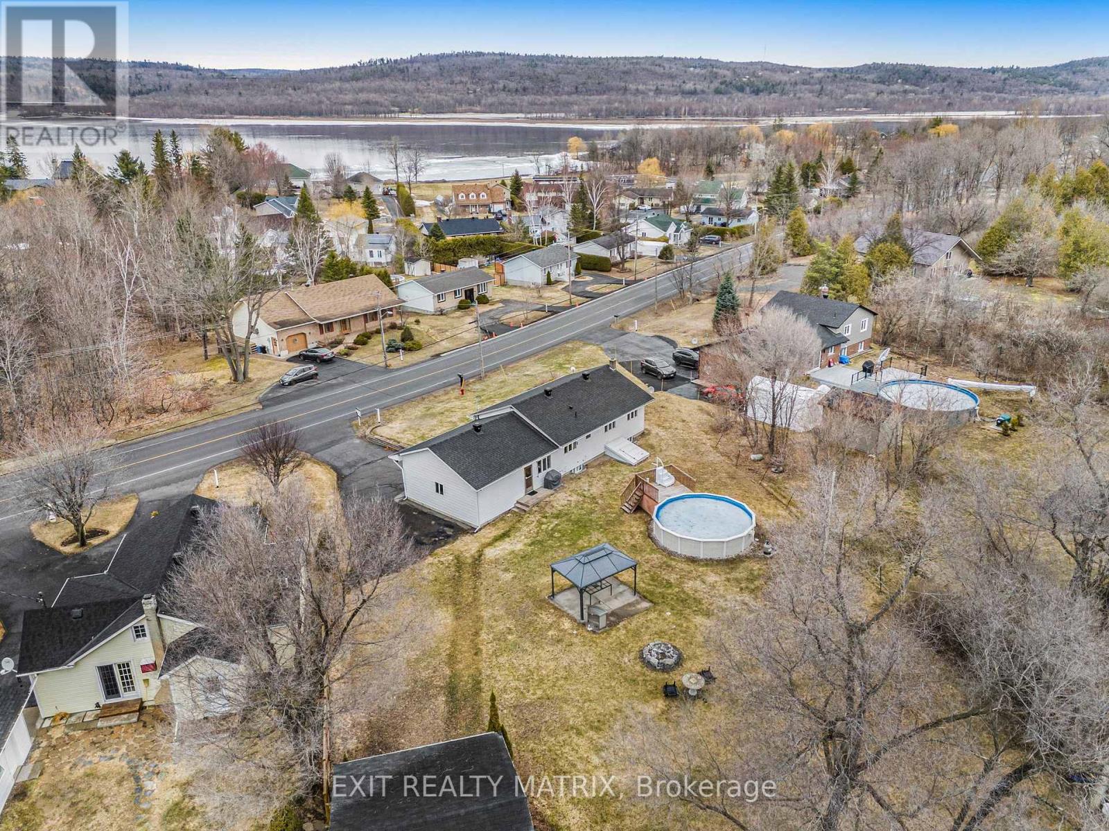 635 Front Road W, Champlain, Ontario K0B 1K0 - Photo 36 - X12849820