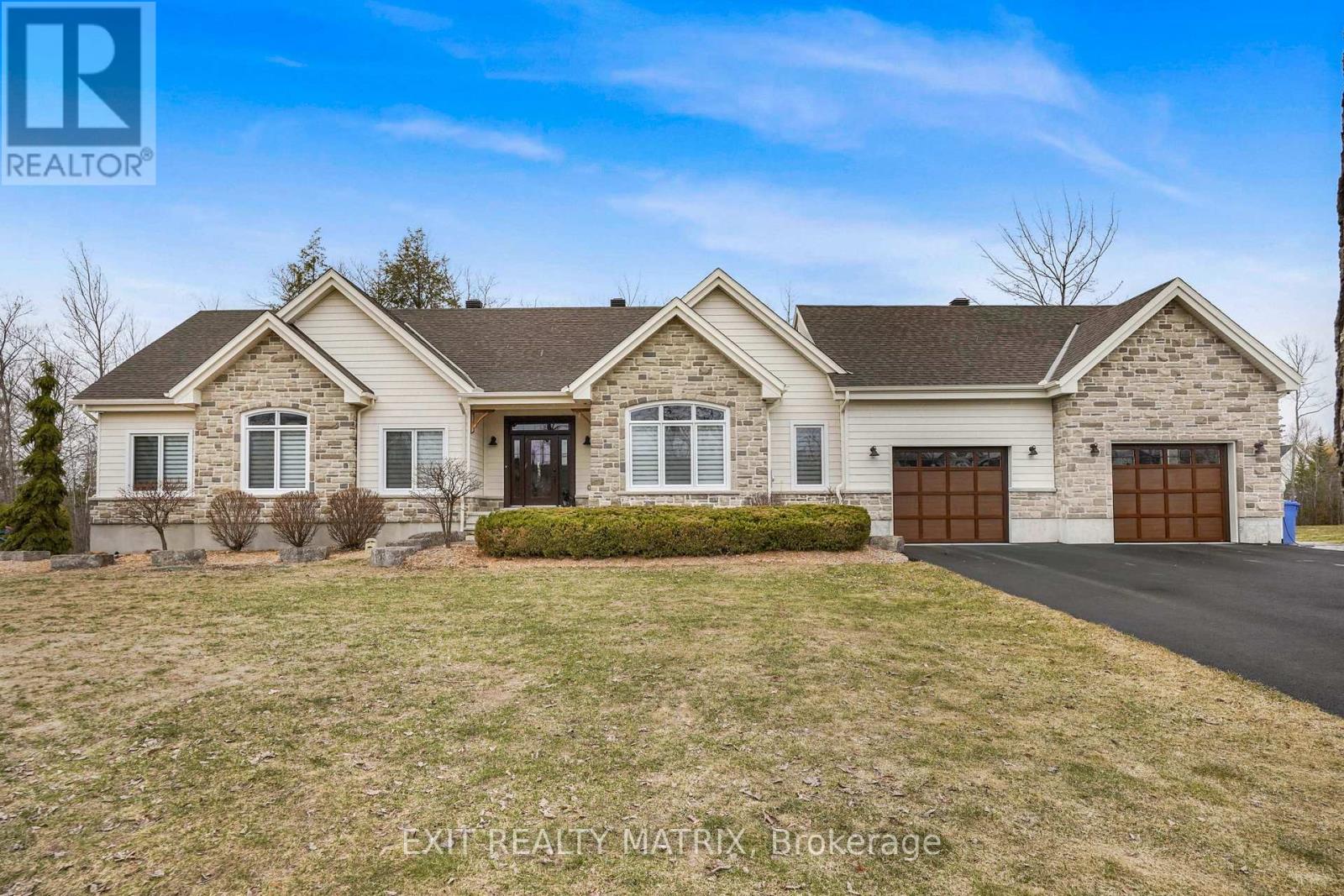 58 DE LA SEIGNEURIE STREET, Champlain, Ontario