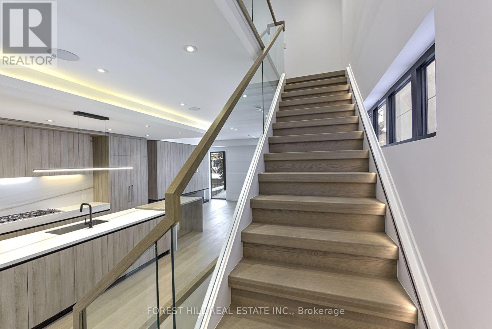 42 CAMERON AVENUE Toronto (Lansing-Westgate), ON M2N 1E1