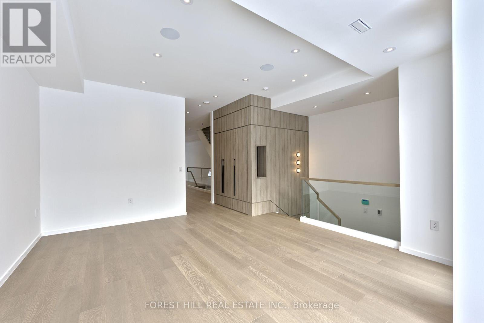 42 Cameron Avenue, Toronto, Ontario  M2N 1E1 - Photo 3 - C12943920