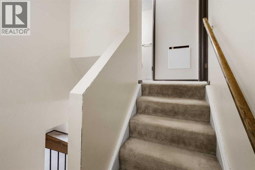 355 Georgian Villas, Calgary, Alberta  T2A 7C7 - Photo 12 - A2284889