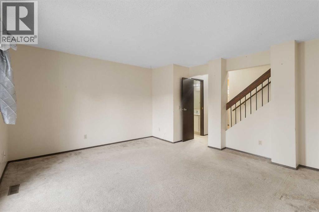 355 Georgian Villas, Calgary, Alberta  T2A 7C7 - Photo 11 - A2284889