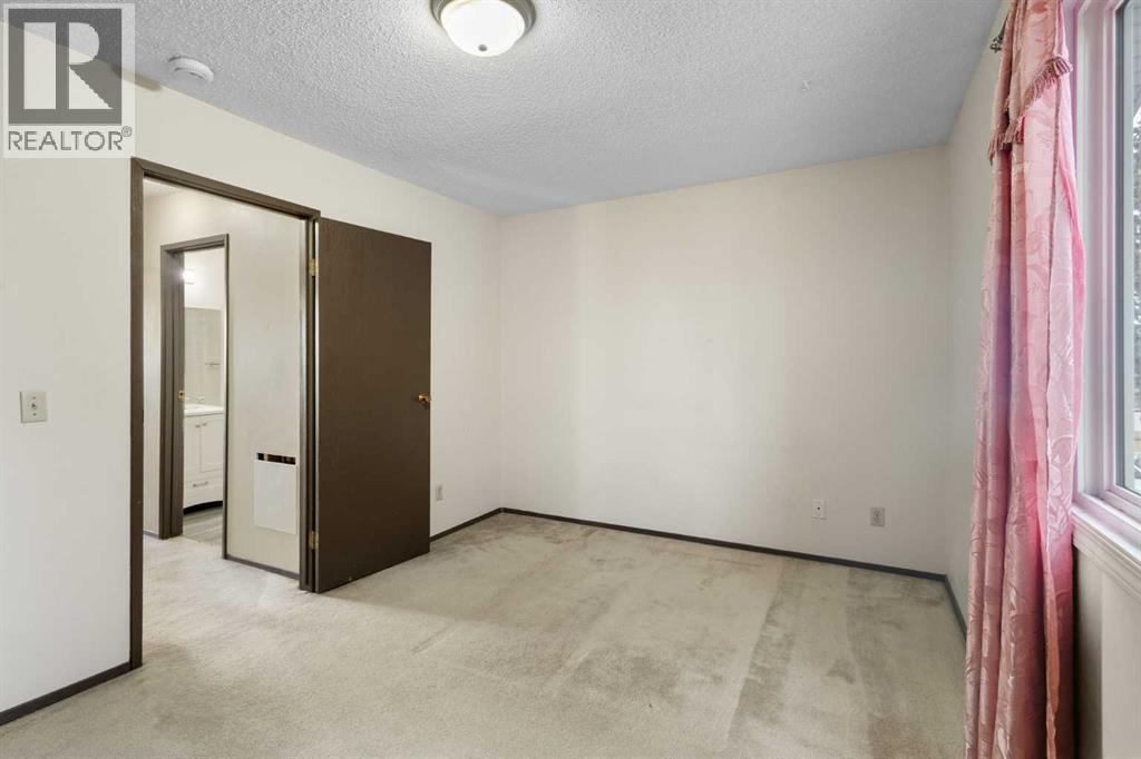 355 Georgian Villas, Calgary, Alberta  T2A 7C7 - Photo 19 - A2284889