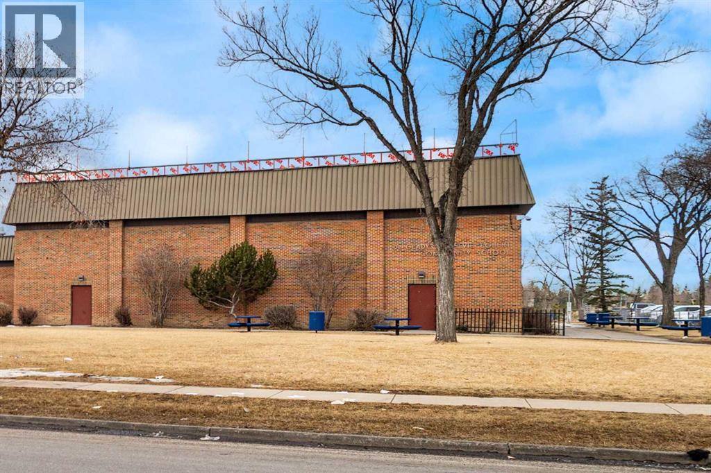 355 Georgian Villas, Calgary, Alberta  T2A 7C7 - Photo 32 - A2284889