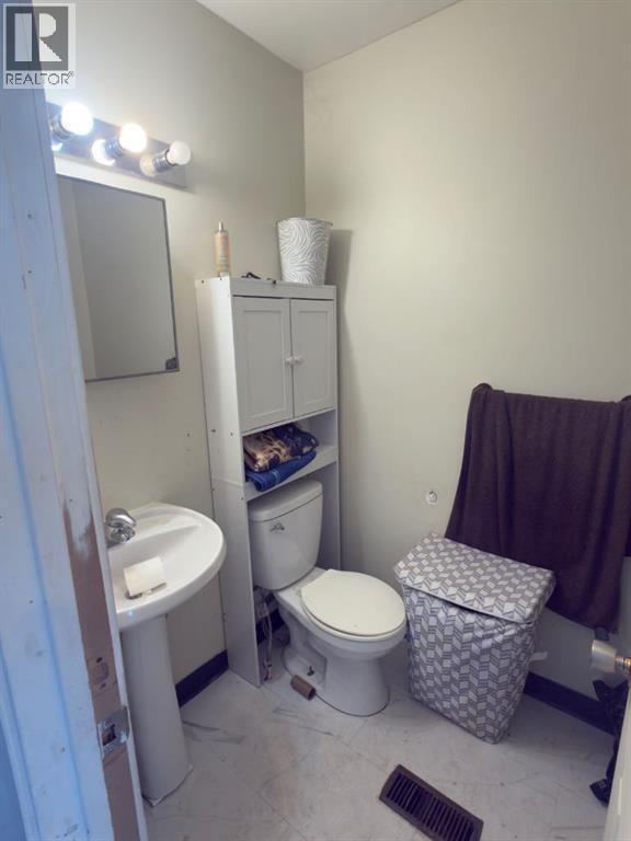 522 12b Street N, Lethbridge, Alberta  T1H 2L5 - Photo 12 - A2290696