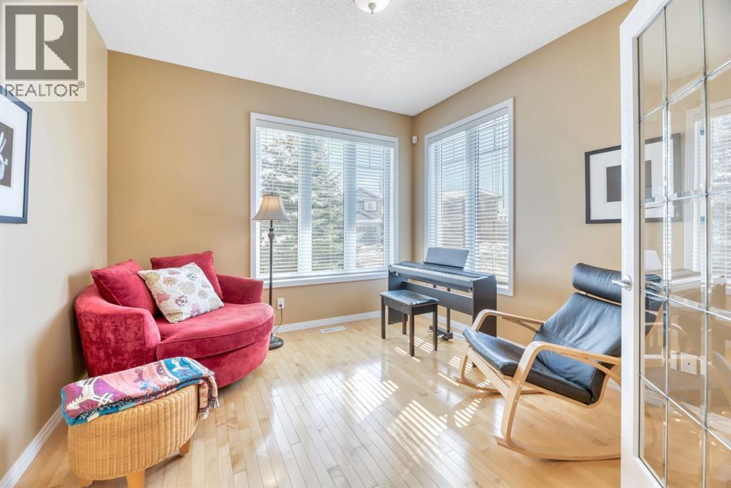 56 Evergreen Crescent SW, Calgary, Alberta  T2Y 3R3 - Photo 4 - A2299843