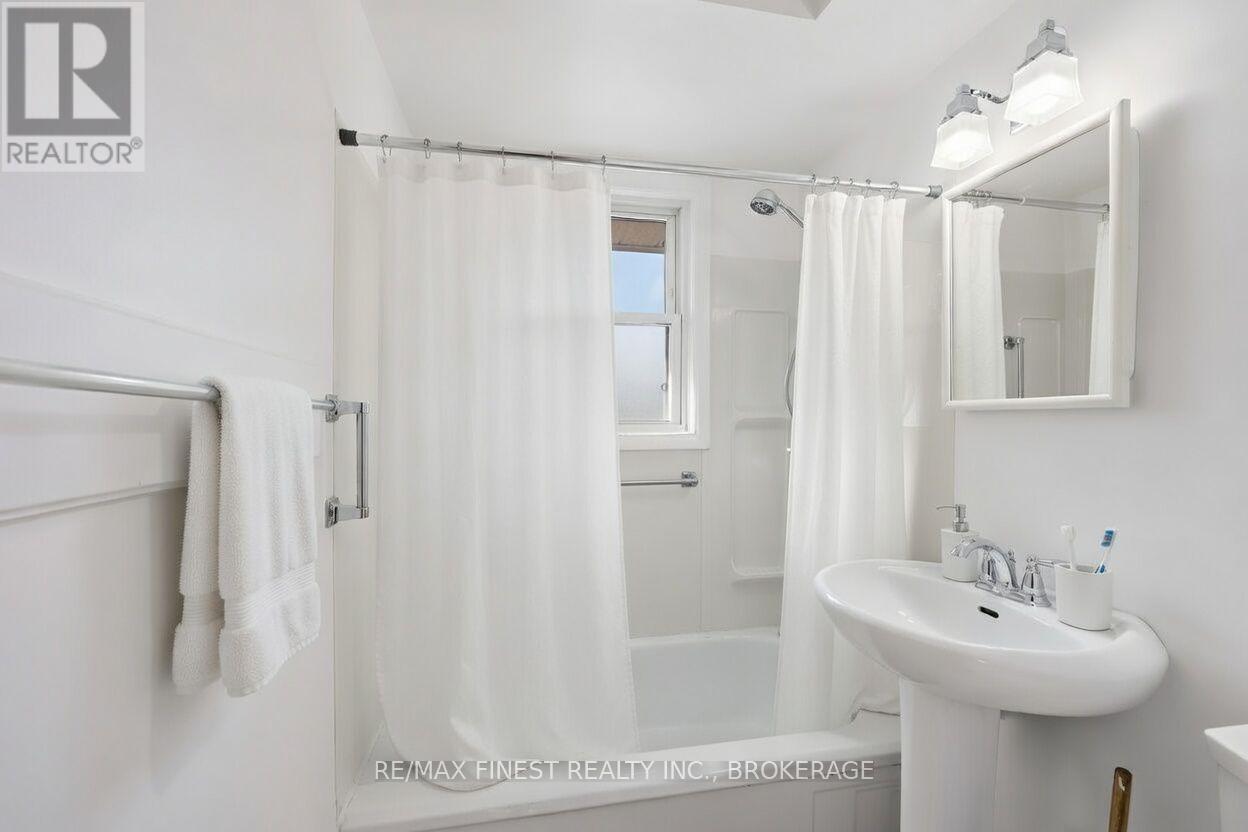 39 Lennox Street, Kingston, Ontario K7M 4S3 - Photo 15 - X12923484