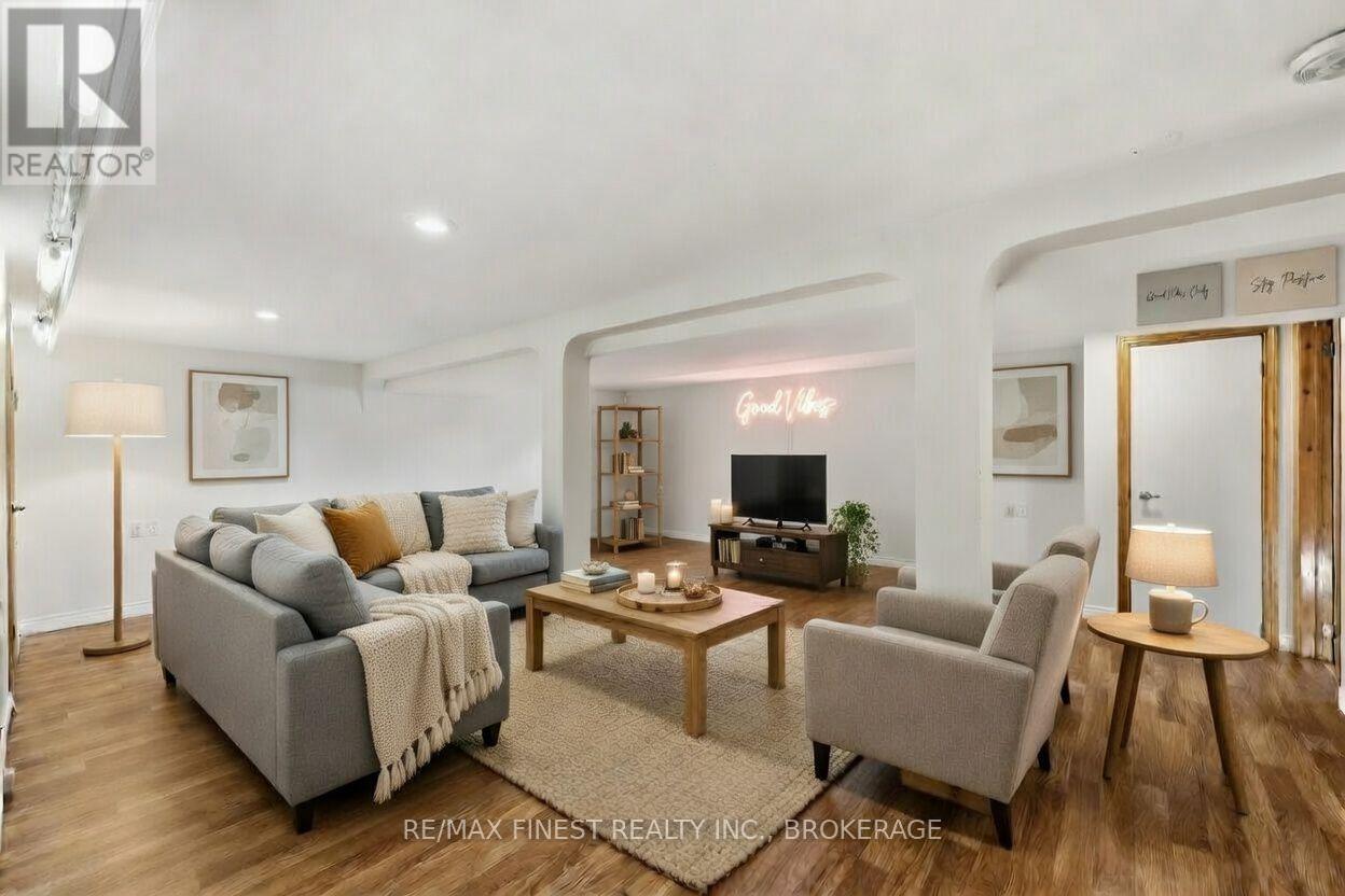 39 Lennox Street, Kingston, Ontario K7M 4S3 - Photo 4 - X12923484