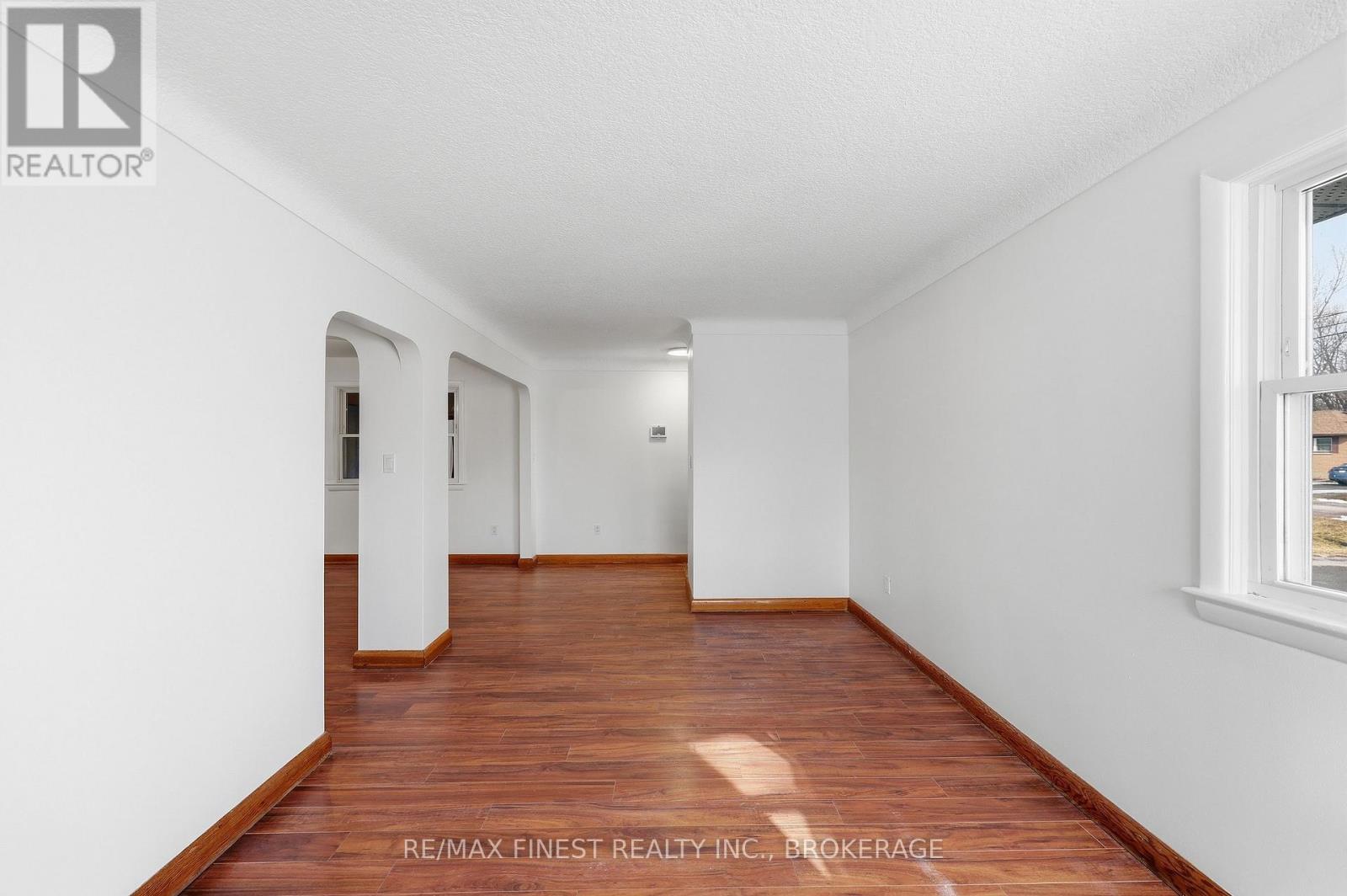 39 Lennox Street, Kingston, Ontario K7M 4S3 - Photo 6 - X12923484