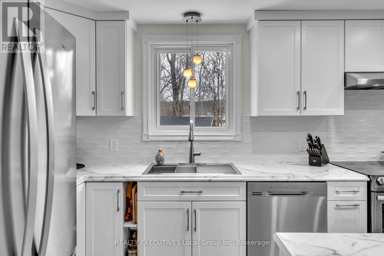 670 Tackaberry Drive, North Bay, Ontario  P1B 9L1 - Photo 3 - X12990080