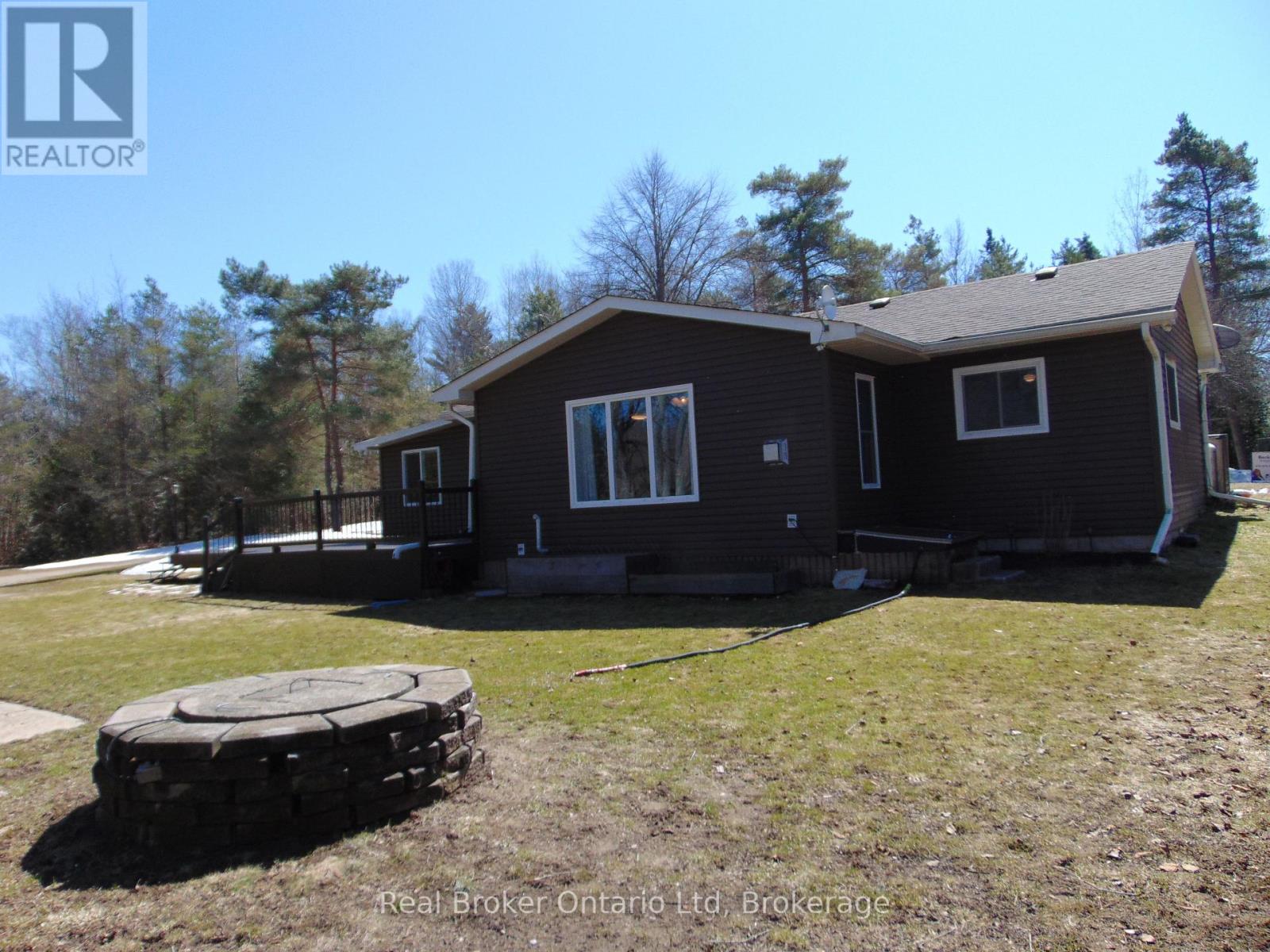16 Twin River Drive N, South Bruce Peninsula, Ontario  N0H 2T0 - Photo 45 - X12927748