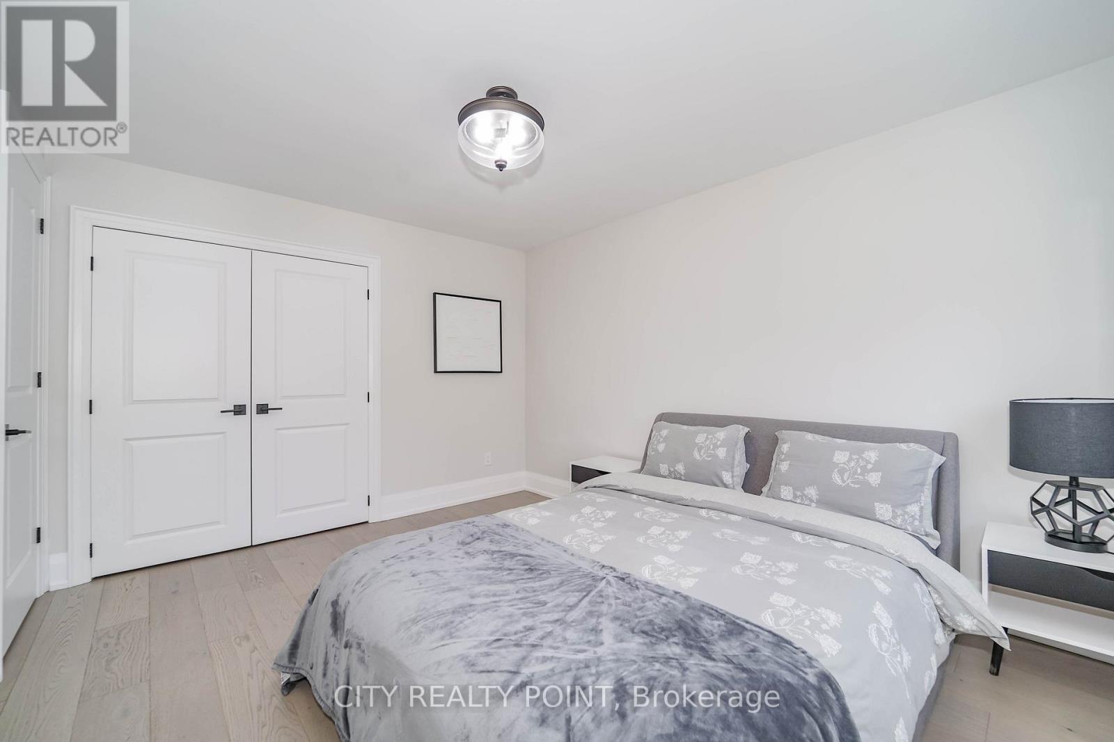 1371 Ogden Avenue, Mississauga, Ontario  L5E 2H7 - Photo 16 - W12989274