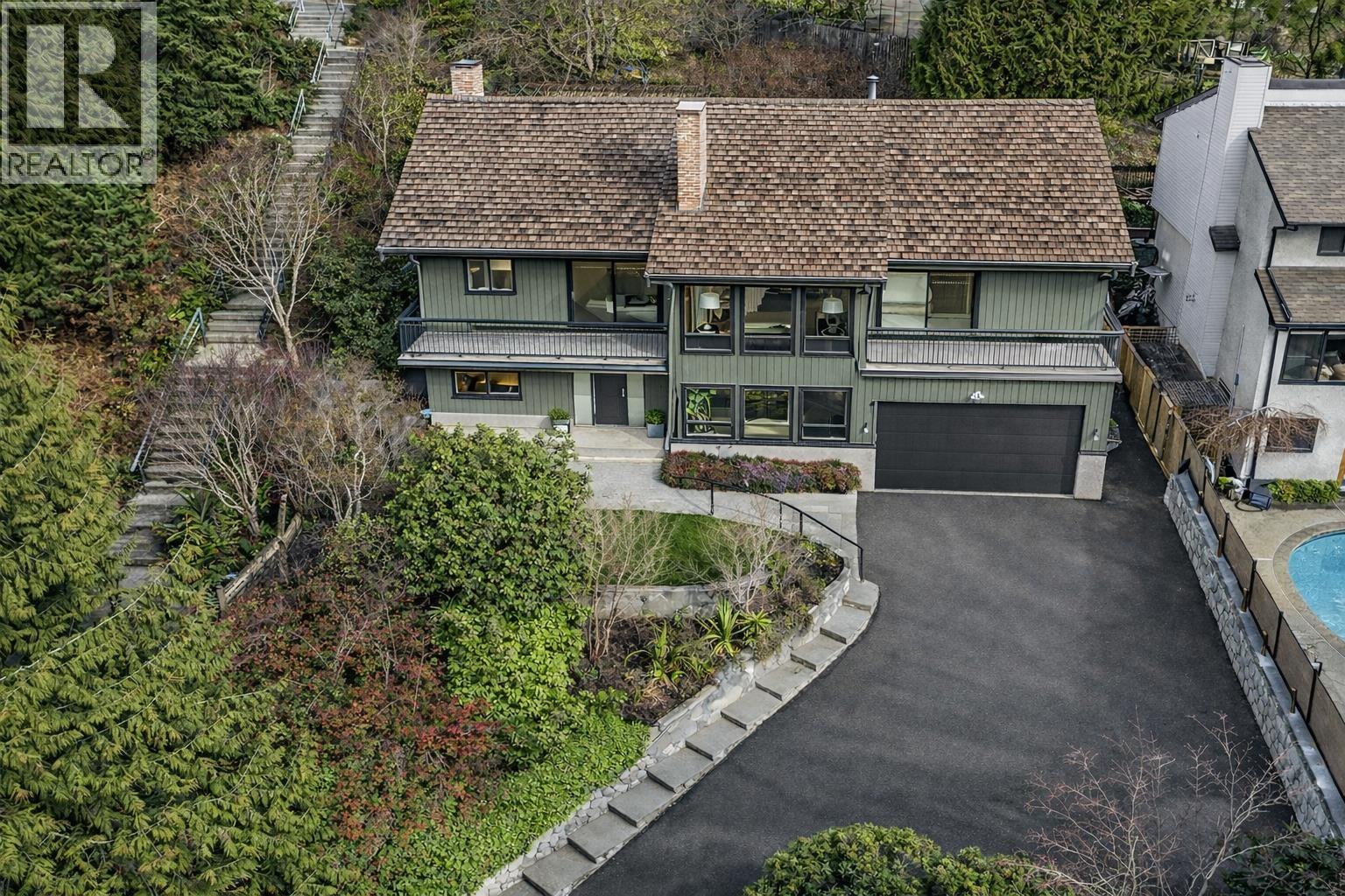 284 MONTROYAL BOULEVARD, North Vancouver, British Columbia