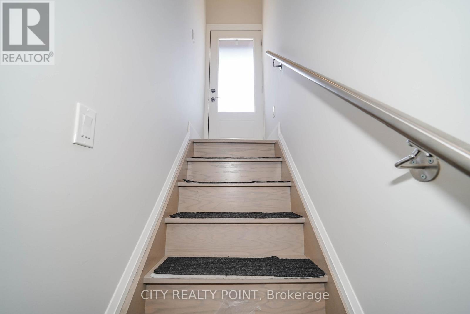 1371 Ogden Avenue, Mississauga, Ontario  L5E 2H7 - Photo 22 - W12989274