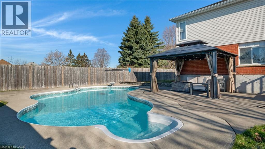 158 Mcmeeken Drive, Cambridge, Ontario  N3C 4C6 - Photo 4 - 40813530