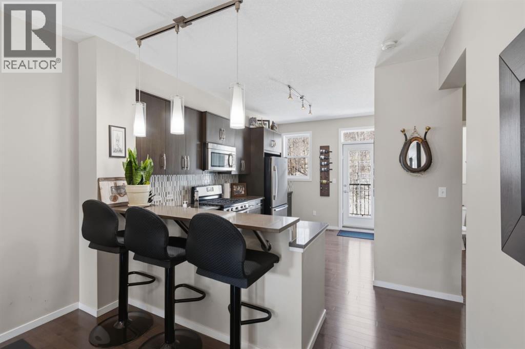 412 Ascot Circle Sw, Calgary, Alberta  T3H 0X3 - Photo 5 - A2299304