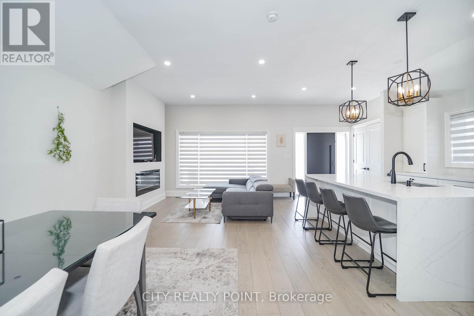 1371 Ogden Avenue, Mississauga, Ontario  L5E 2H7 - Photo 10 - W12989274