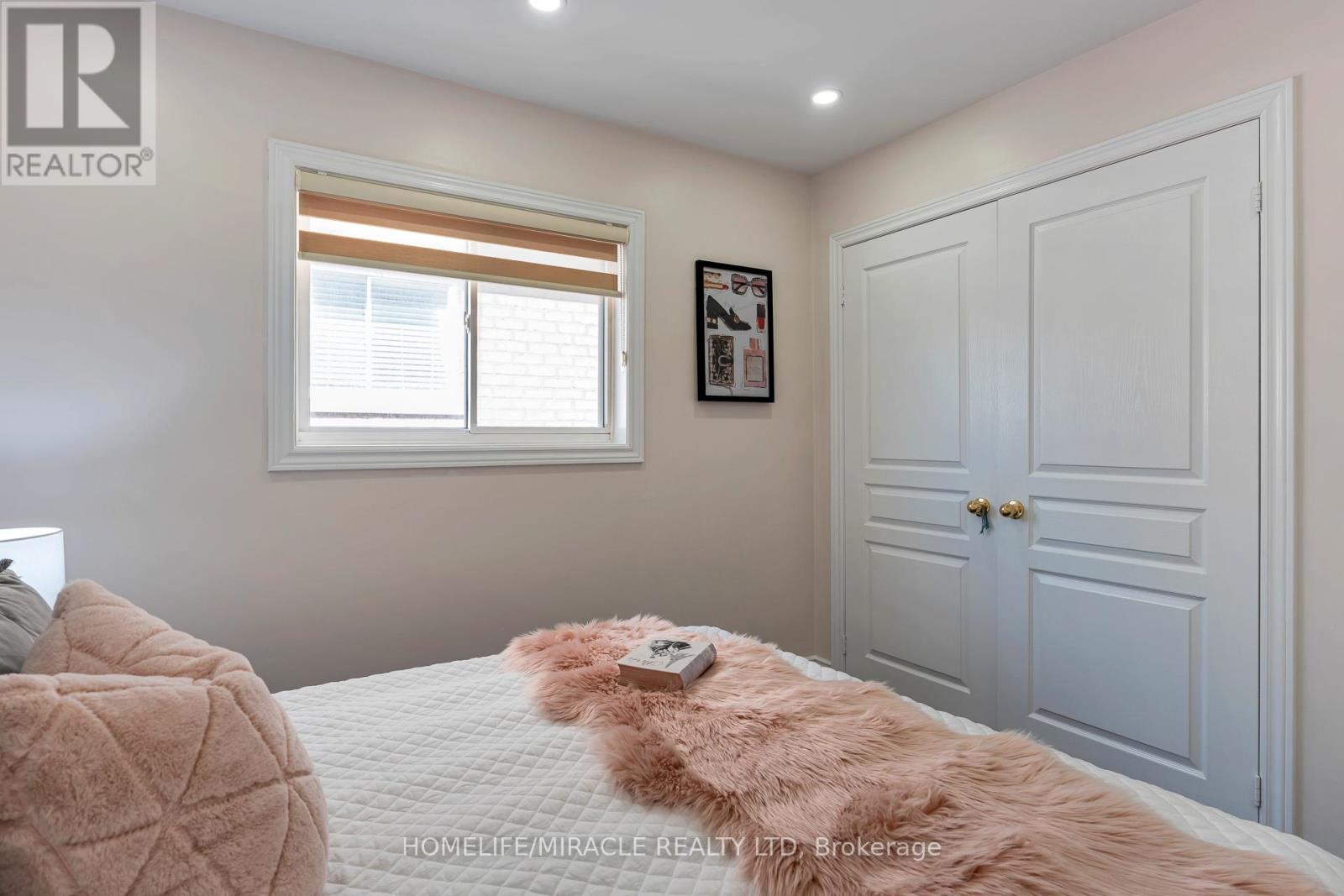 2343 Falling Green Drive, Oakville, Ontario  L6M 5A7 - Photo 24 - W12989480