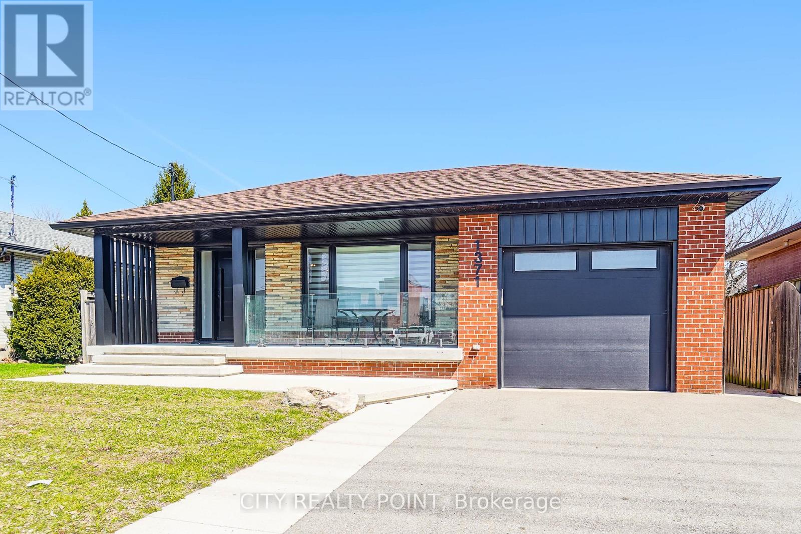 1371 Ogden Avenue, Mississauga, Ontario  L5E 2H7 - Photo 2 - W12989274