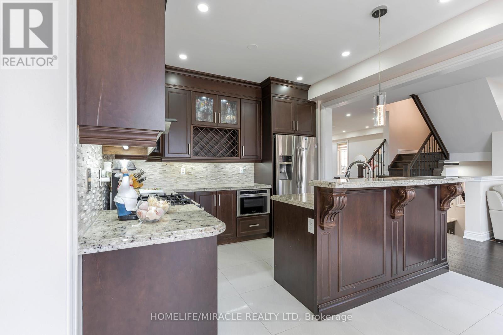 2343 Falling Green Drive, Oakville, Ontario  L6M 5A7 - Photo 12 - W12989480