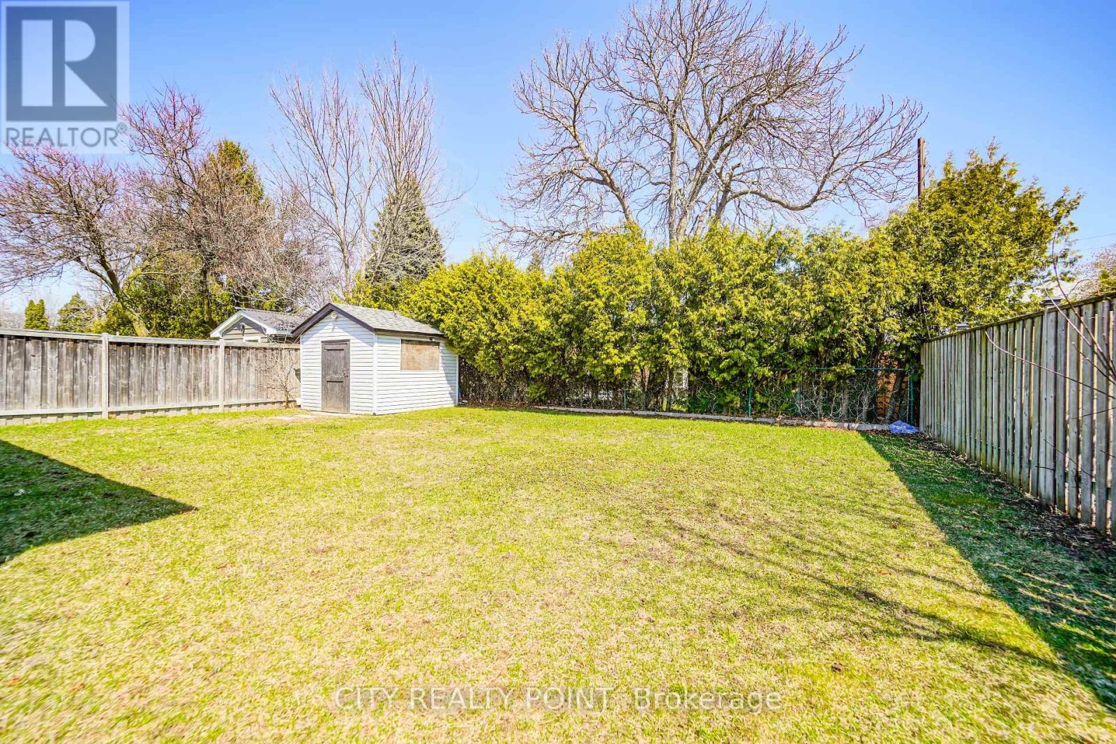 1371 Ogden Avenue, Mississauga, Ontario  L5E 2H7 - Photo 33 - W12989274