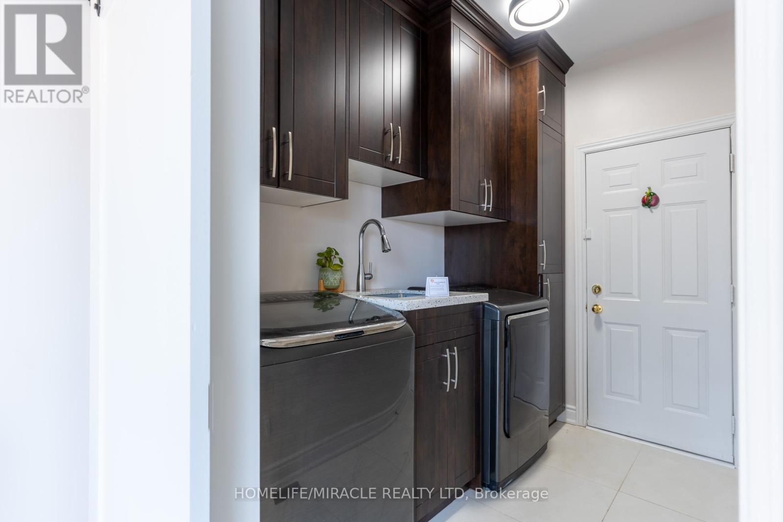 2343 Falling Green Drive, Oakville, Ontario  L6M 5A7 - Photo 30 - W12989480