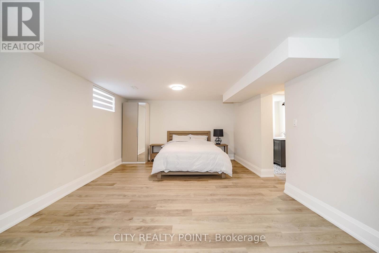 1371 Ogden Avenue, Mississauga, Ontario  L5E 2H7 - Photo 29 - W12989274