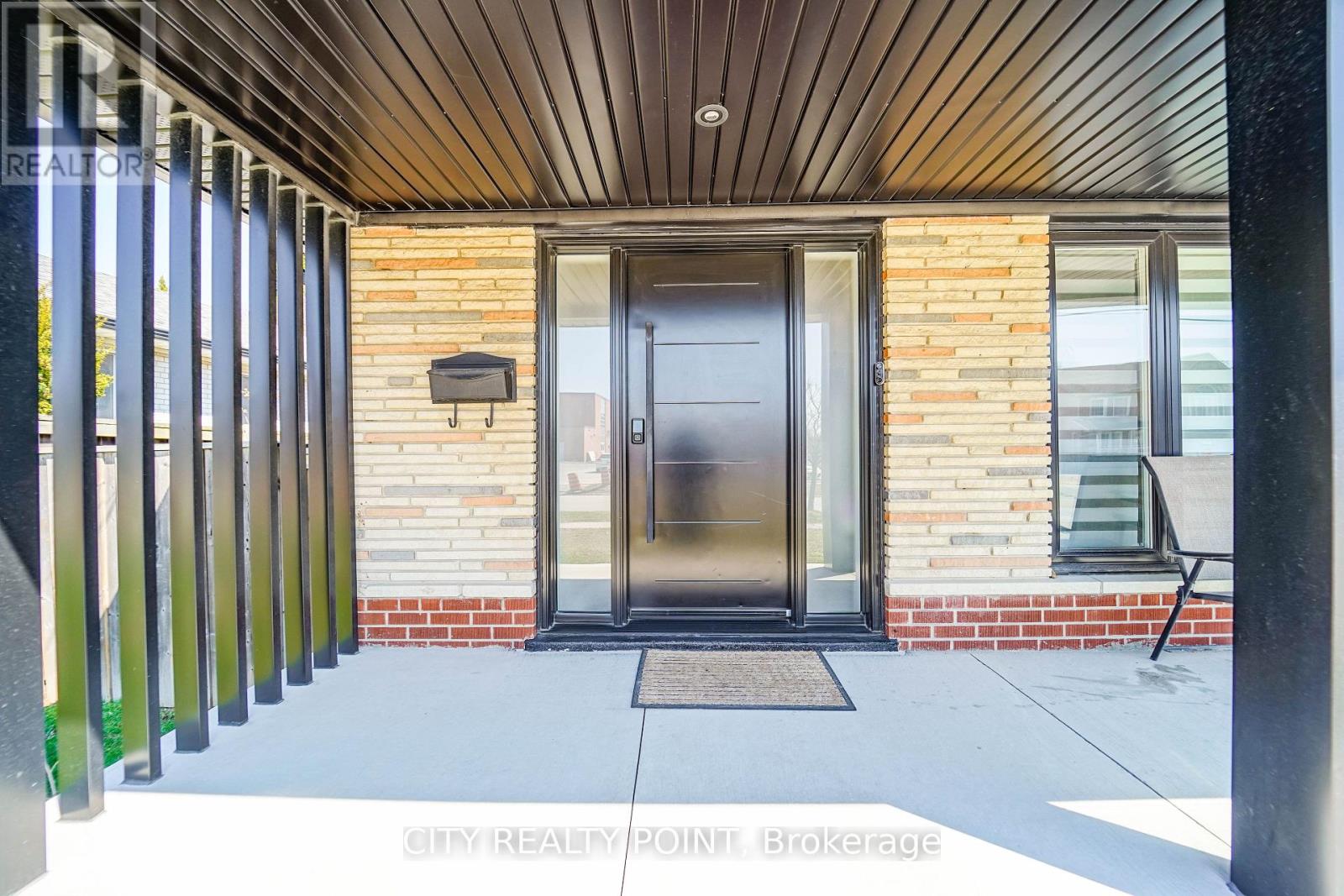 1371 Ogden Avenue, Mississauga, Ontario  L5E 2H7 - Photo 5 - W12989274