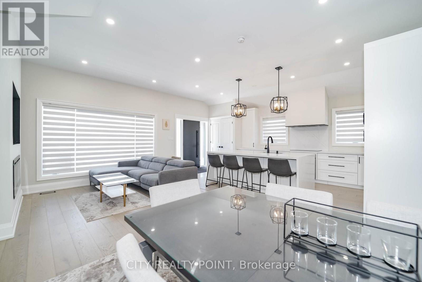 1371 Ogden Avenue, Mississauga, Ontario  L5E 2H7 - Photo 6 - W12989274