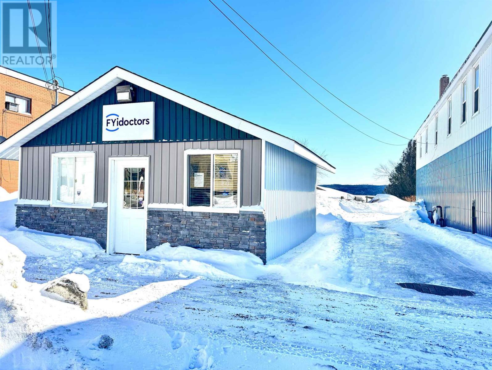 29 Broadway Ave, Wawa, Ontario  P0S 1K0 - Photo 1 - SM260616